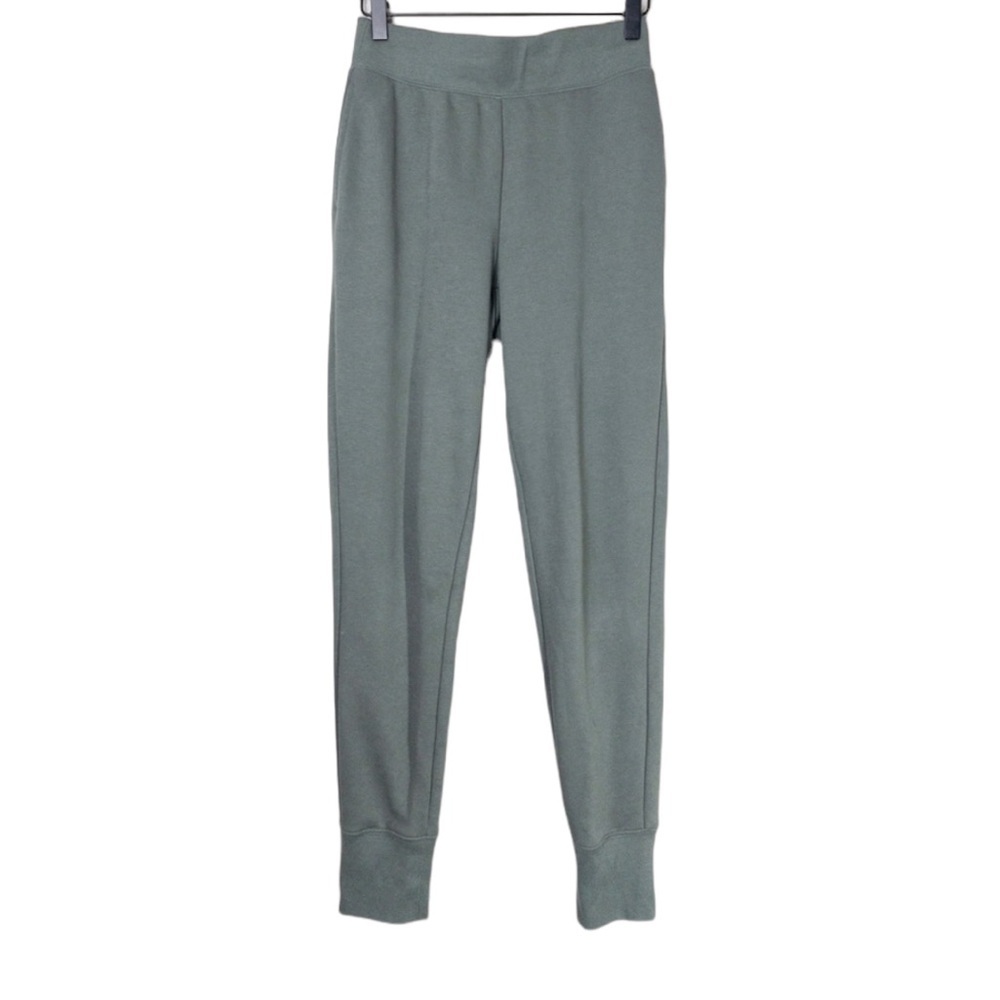 Aritzia TNA Cozy Fleece Perfect Pocket
Sweatpant size Medium Tapered Jogger